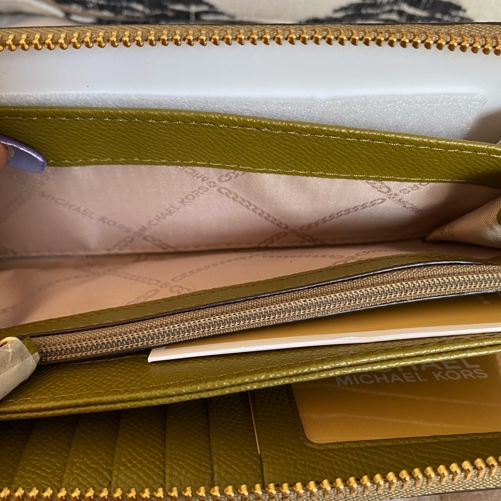 Michael Kors Jet Set Pistachio Green Travel Continental Leather Wallet - Picture 4 of 13